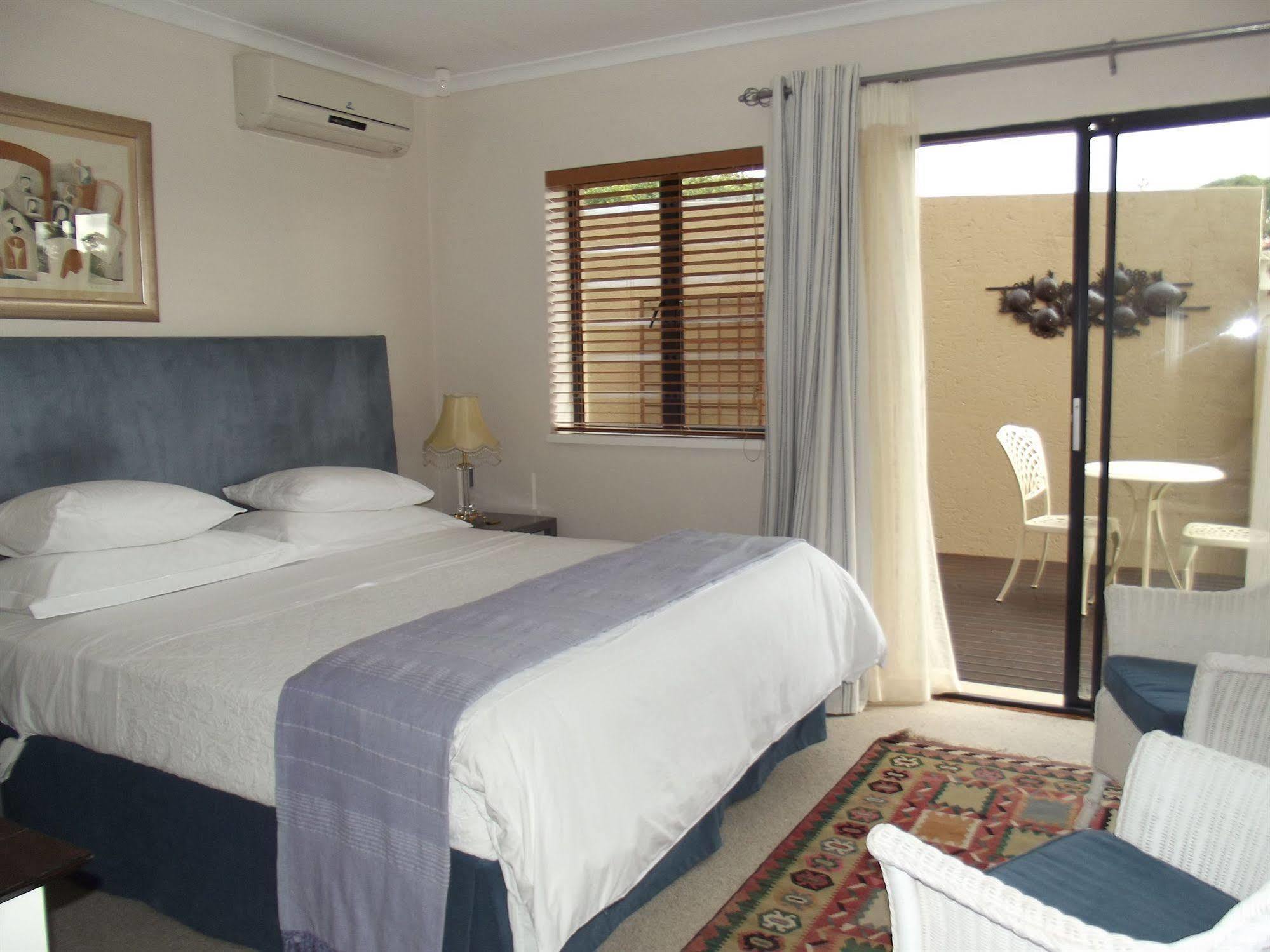 Linkside 2 Self-Catering Hotel Мозел Бей Екстериор снимка